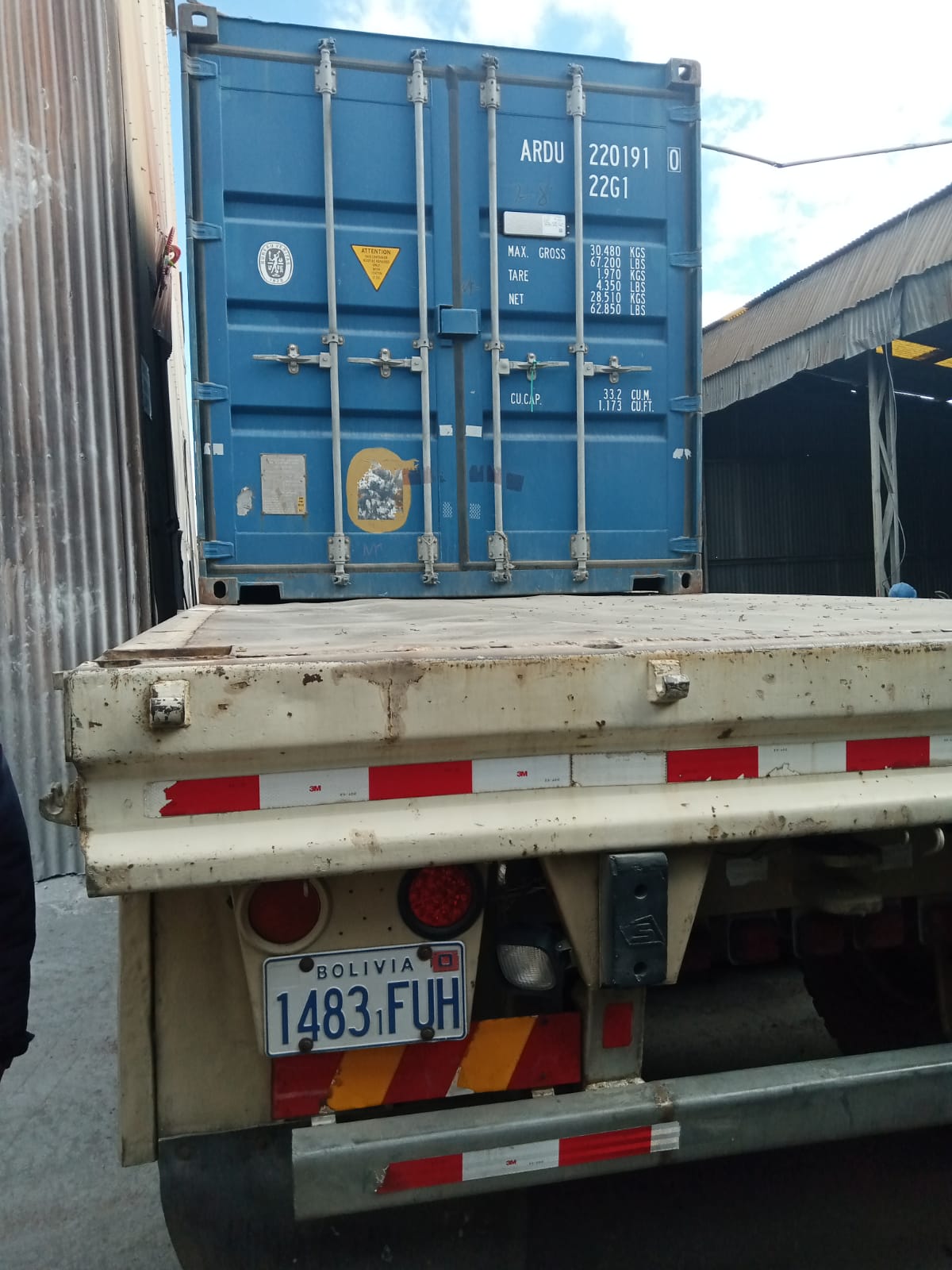 Wheel loader loading mineral bags into a truck